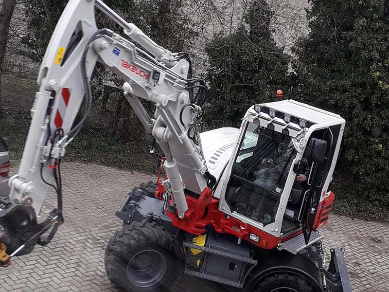 Machine van Van Klinken Kraanverhuur op de werkplek